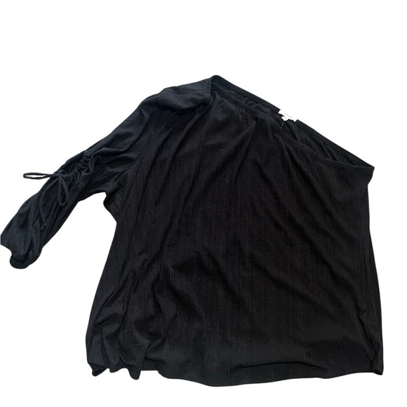 Maurice’s Women’s Plus Cold Shoulder Top- NWT SIZE 3x - Picture 2 of 3